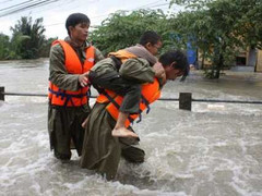 Phút băng mình cứu 8 mạng người trong lũ quét