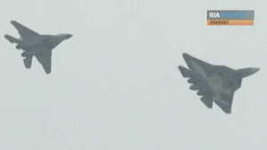 Chiến đấu cơ T-50 nhào lộn cùng Mig-29