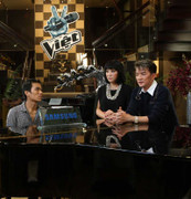Xem Mr Đàm dạy 'đội quân' The Voice tại biệt thự riêng