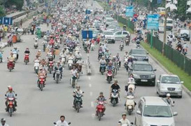 Giao thông Hà Nội vẫn 'hỗn loạn' sau 1 năm phân làn