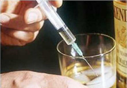 Truy bắt kẻ chuốc thuốc mê hãm hiếp con riêng của vợ