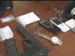 Súng lận lưng, 'thiếu gia' chuyển ma túy bằng Mercedes