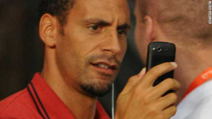 Nộp tiền phạt còm, Ferdinand vui vẻ thoát án treo giò