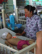 Ngã ở trường, bé gái 6 tuổi nứt sọ