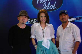 Vietnam Idol 2012 đang bị Giọng hát Việt ‘đe dọa’