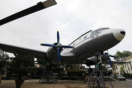 Khám phá chuyên cơ chở Bác Hồ trong bảo tàng quân sự