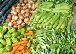 Giá thực phẩm chợ Hà Nội tăng như… bão