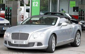 'Lác mắt' trước siêu xe của bà xã Wayne Rooney