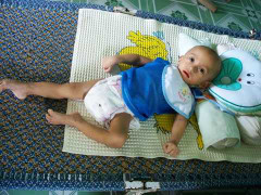 Vợ bệnh vừa mất, chồng kiệt sức muốn bán thận cứu con