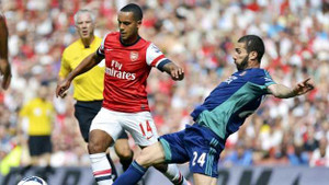 Thiếu Van Persie, Arsenal nhạt nhòa hòa trận khai mạc