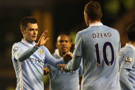 MU mua Van Persie, Man City khổ vì lục đục nội bộ