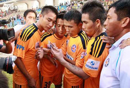 Xem cảnh SHB Đà Nẵng 'đứng tim' chờ vô địch
