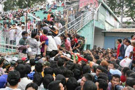 Cảnh tượng bóng đá VN 'thèm khát' cả thập kỷ nay