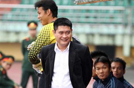 Bầu Thụy chơi ngông: Mang bia vào sân chỉ là học mót