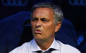Thầy trò Mourinho biện minh gì sau trận hòa như thua?