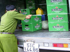 Phát hiện bia Heineken giả trong quán karaoke ở Hà Nội