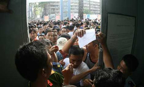 Quái dị bóng đá Việt: Con voi chui lọt lỗ kim