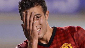 Dư âm Everton-MU: Van Persie cũng nên để... tóc xù?