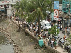 Xác nữ giới trôi trên sông Phủ