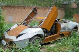 'Siêu bò' Lamborghini Reventon dùng... chở phân bón