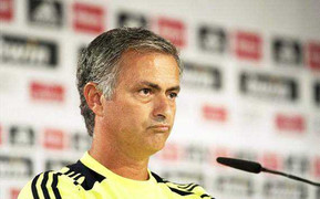 Mourinho sẵn sàng lùi 1 bước để tiến 3 bước