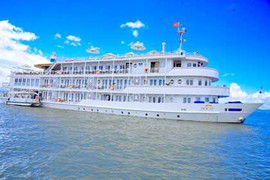 Dàn chân dài Top Model trải nghiệm du thuyền 5 sao