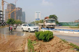 Ảnh: Thông xe đường tránh 'hố tử thần' khổng lồ