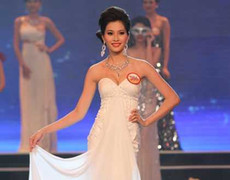 Thí sinh hoa hậu Việt Nam gợi cảm với trang phục dạ hội