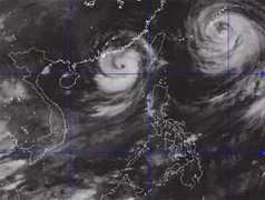 Vùng gần tâm bão số 6 gió giật tới cấp 15