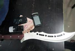 Khởi tố gã si tình dùng dao kề cổ bạn gái