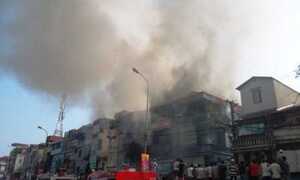 Cứu trợ khẩn cấp các hộ dân bị cháy lớn ở Hoàn Kiếm