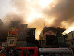 Hà Nội: Cháy lớn ở quận Hoàn Kiếm, một người tử vong