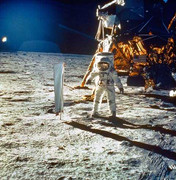 Ảnh: Nhìn lại cuộc đời phi hành gia huyền thoại Mỹ