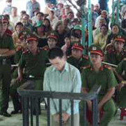 'Em cứ lấy tiền nhưng xin đừng giết chị'