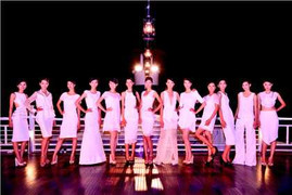 Xem dàn chân dài Top Model 'diễn' trên siêu du thuyền