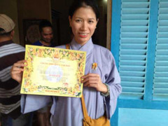 Người mẫu Trang Trần quy y cửa Phật