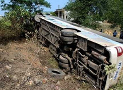 Lật xe chở 47 vận động viên tại Hà Tĩnh