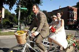 Đạp xe từ Nga đến Việt Nam để đi trăng mật