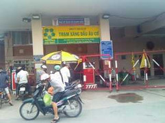 Nhiều cây xăng ở TP HCM bán cầm chừng chờ tăng giá