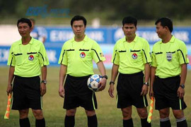 Chuyện lạ V-League: Trọng tài thì phải biết... nịnh