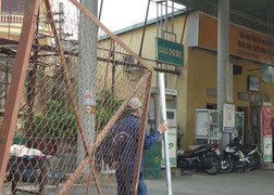 Hà Nội: Cây xăng chơi trò bán theo... định mức