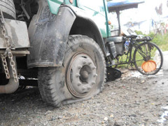 Xe container lao thẳng vào quán cháo lòng đông khách