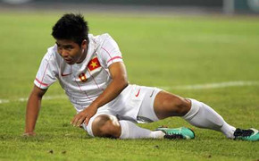 Người đá cặp với Công Vinh: Bị đề nghị treo giò...1 năm