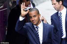 Nước Anh phát sốt vì Walcott sắp rời Arsenal