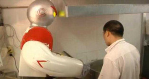 Trung Quốc: Nở rộ robot đầu bếp thay thế cho con người