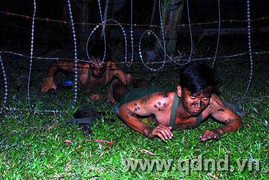 Xem lính trinh sát phá mìn giải cứu con tin