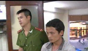 Chân dung kẻ móc túi chuyên nghiệp tại bến xe buýt