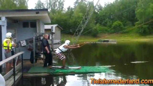 Những tai nạn nhớ đời trong tháng 8