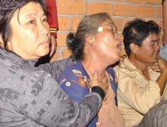 Người mẹ ôm xác bé trai 6 tuổi trong rẫy