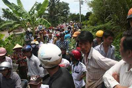 Hậu Giang: Làng quê náo động vì con cua khổng lồ